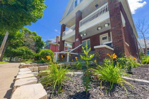 Quaint 3BR, 1 Bath near the falls