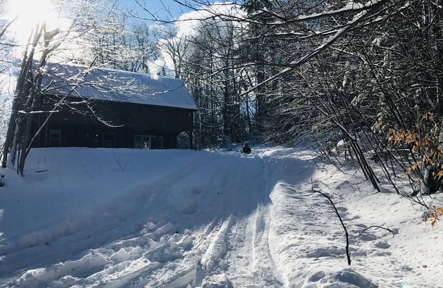 Quaint 4 bedroom cabin in the woods of Vermont