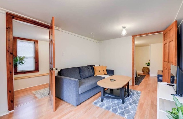 Quaint and Charming 2BR APT in Central Oakland