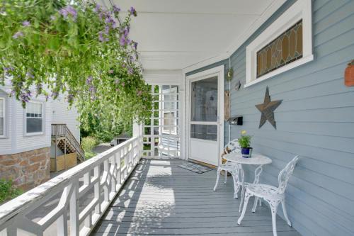 Quaint Beverly Townhome Walk to Beach and Downtown!