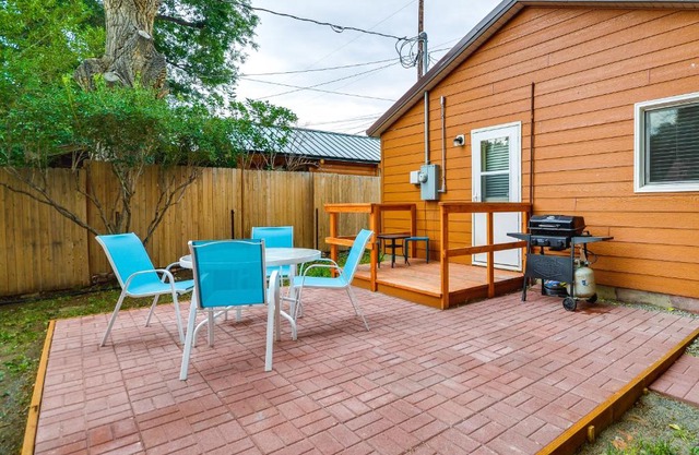 Quaint Cody Cottage with Grill Walk to Downtown!