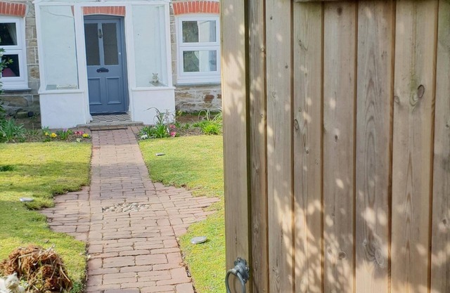 Quaint Cosy Country Cottage 5 minutes to the nearest mile and a half sandy Beach