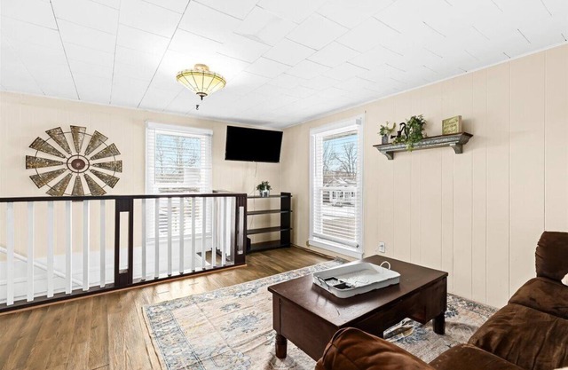 Quaint Cottage 2 Bedroom Unit in Downtown Fenton
