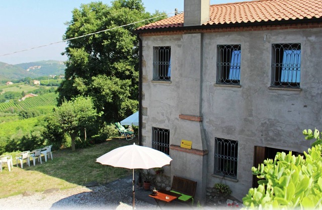 Quaint Cottage in Cornoleda with Garden only 1 hour away to Venice