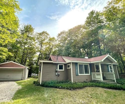 Quaint Cottage on the Sandy Shores of Lake Michigan