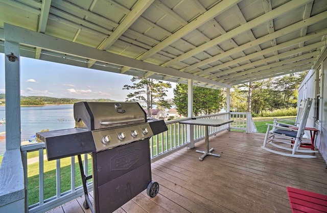 Quaint Cottage Overlooking Cherokee Reservoir