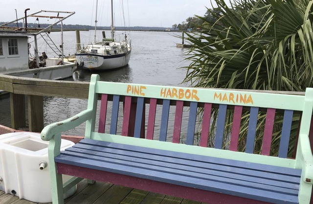 Quaint Cottage with Marina Access and Free Boat Lift Privileges plus dockages