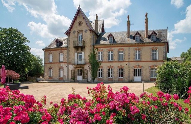 Quaint Holiday Home in Clessé with Garden