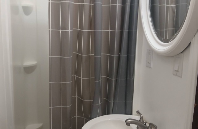 Quaint house with WiFi in charming Inglewood