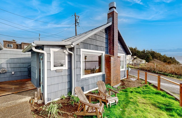 Quaint oceanfront hideaway with open layout, fireplace, central AC, & gas grill