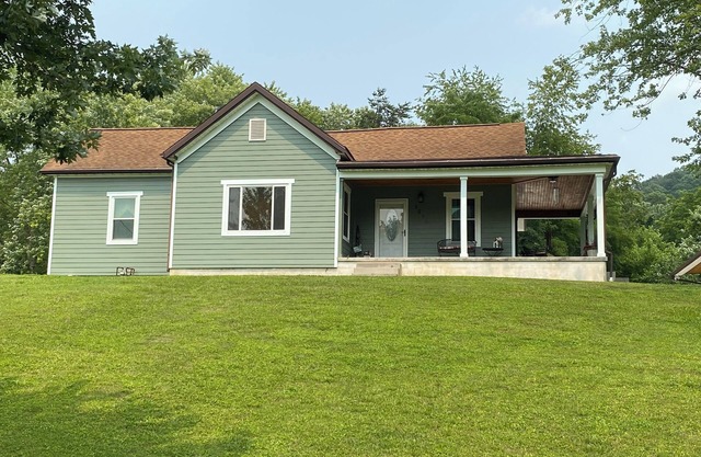 Quaint, private setting, 3-4 miles from SOMC & KDMC hosp.