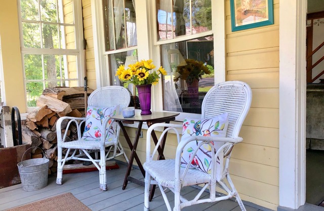 Quaint Rustic Cottage in Charming Caroga Lake -100 Steps to Lake (not on lake)