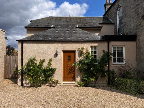 Quaint self contained cottage near Edinburgh.