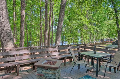 Quaint Tignall Cabin with Deck and Private Dock!
