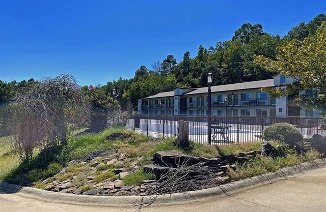 Quality Inn Clinton North