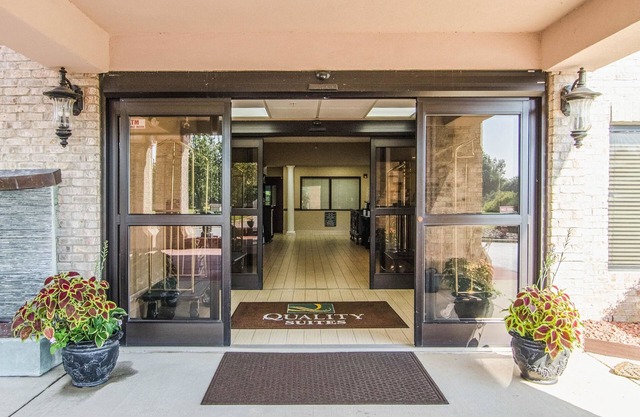 Quality Suites Graham - Burlington South