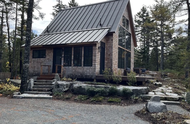 QUARRY HOUSE - PEACEFUL QUARRY-SIDE, PRIVATE, OFF-GRID