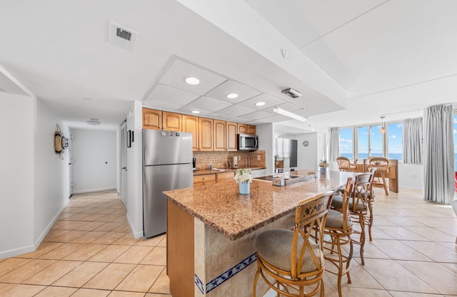 Quay 1008 Renovations Direct Ocean Front in/outdoor Pools