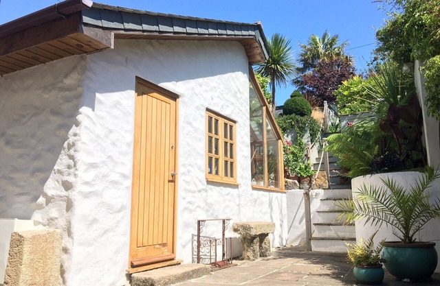 Quay Courtyard, cottage on Quay Road, alongside Charlestown Harbour.