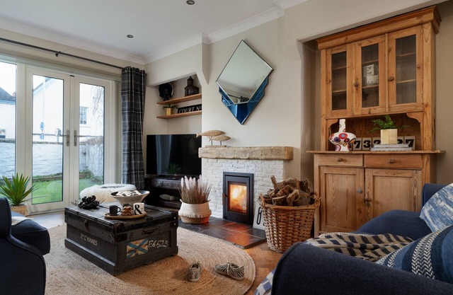 Quay House - Waterside, eclectic style, parking