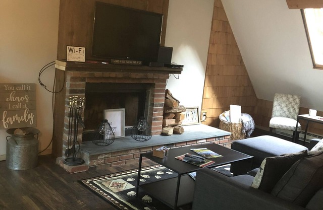 Quechee Condo - Affordable Vacation Resort ~Ski/Golf/Tennis/Lake/Pool/Gym