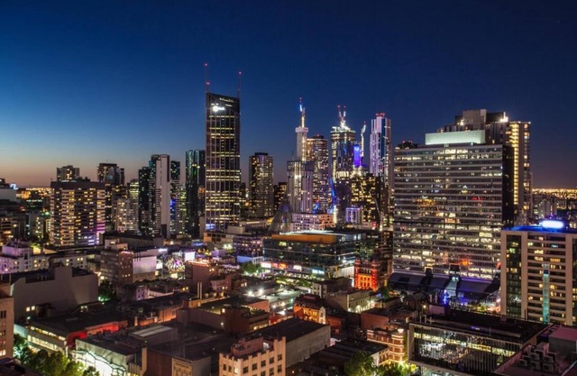 Queen 1-Bedroom Apartment at Rosslyn Street Melbourne