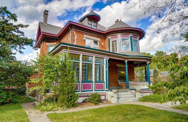 Queen Ann Historic Mansion