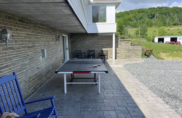 Queen BDR w/Amenities | Close to Town + Trails