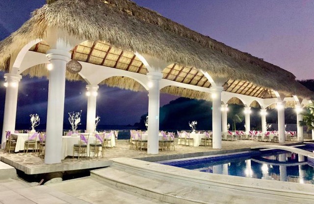 QUEEN BEACH HUATULCO