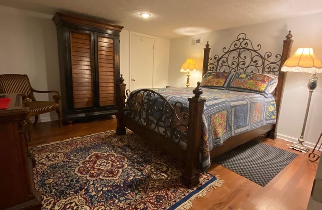 Queen Bed in Farmhouse on rural sheep and goat farm