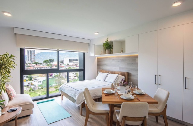 Queen Bed Yogui Studio apartment + Rooftop Hot Tub
