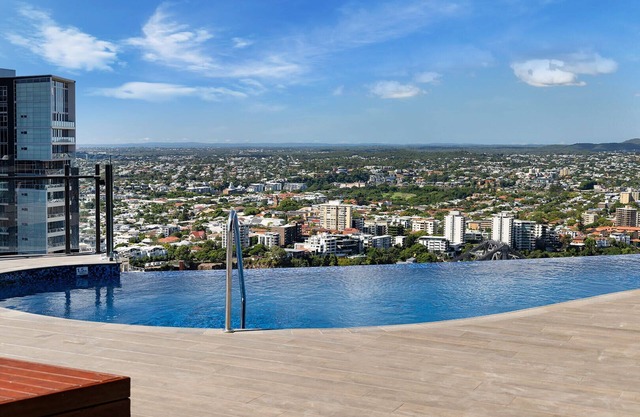 Queen Street|Stunning Apartment|Rooftop Pool