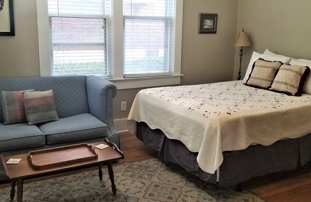 Queen Studio with Kitchen, Front porch patio