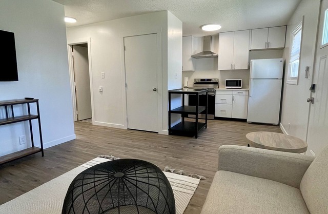 Quiet 2-Bedroom Easy Access to Many Hospitals