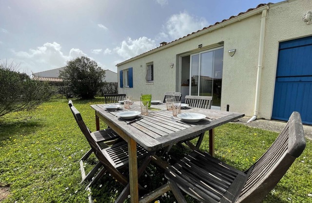 Quiet 3-Room House Near Ocean & Lighthouse - Sleeps 6 - WIFI, Parking