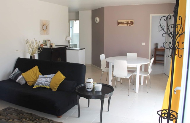 Quiet 4-person house with patio 10 minutes from La Rochelle and Ile de Ré