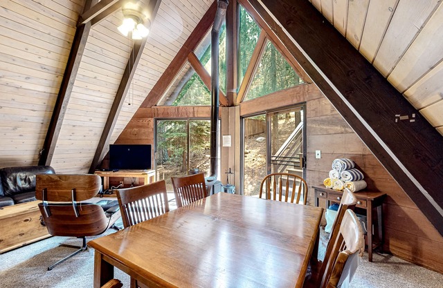 Quiet A-frame cabin near town with forest views & high-speed WiFi - dog-friendly