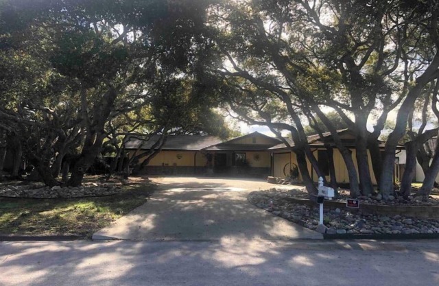 Quiet and comfortable 3 bed room 2 bath home in a great neighborhood