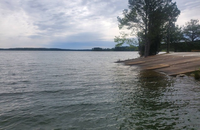Quiet and secluded rustic/vintage cabin near Clarks Hill Lake and Lake Russell