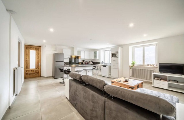 Quiet apartment close to resorts