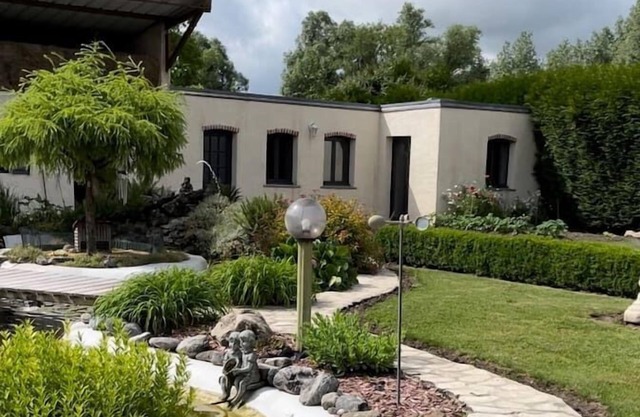 Quiet apartment in the heart of the garden