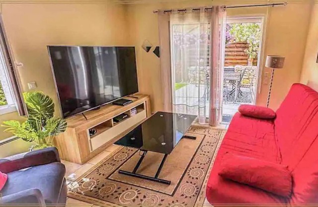 Quiet apartment : Swimming pool, jacuzzi, private garden and terrace
