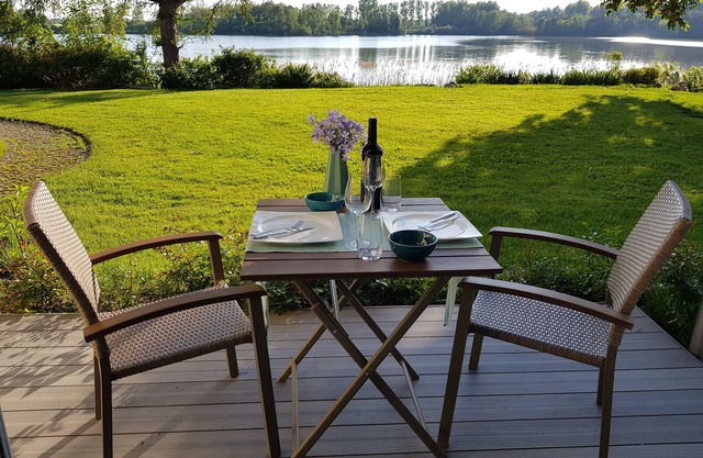 Quiet apartment with terrace for 2 pers. Lake view, direct lake access