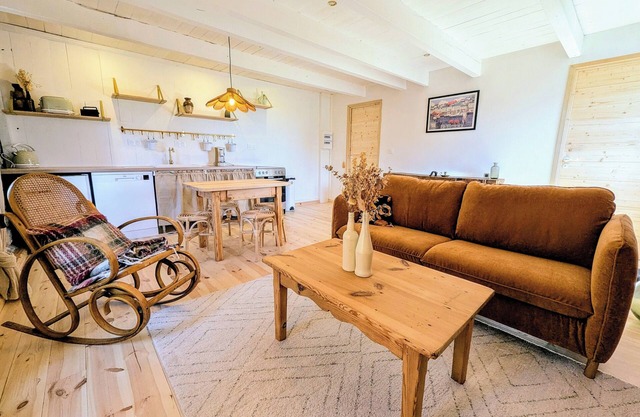 Quiet bohemian chic apartment, La Tanière