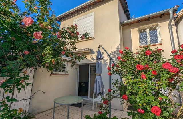 Quiet, bright house with garden