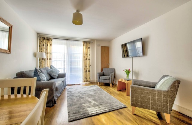 Quiet but close to City Centre. Free parking & 2 bathrooms (one newly replaced)