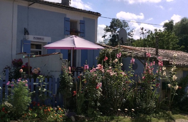 Quiet, Characterful Cottage in Countryside