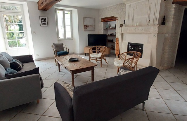 Quiet Charente house with private pool