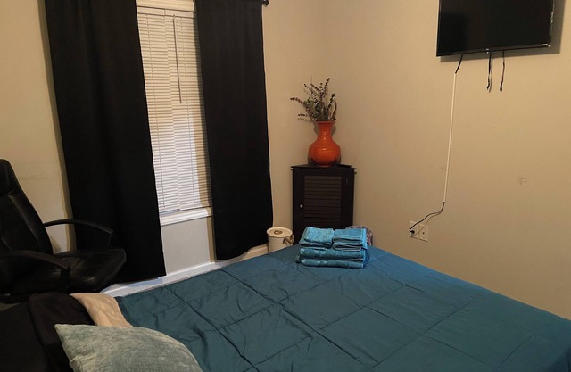 Quiet Comfort with a Queen Bed Stay