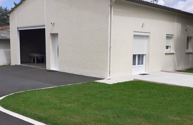 Quiet, comfortable rental in the Royannais countryside